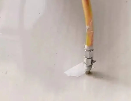 呼伦贝尔瓷砖空鼓维修公司专业解答在瓷砖铺贴过程中，如果使用的砂料过粗（如全部使用了粗砂），可能会导致以下问题